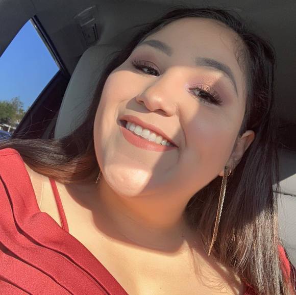 Profile Picture of Amanda Ulloa (@mandyulloa) on Poshmark