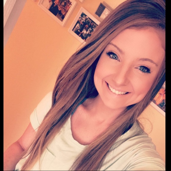 Profile Picture of Brittney Cristelli (@brittac9) on Poshmark