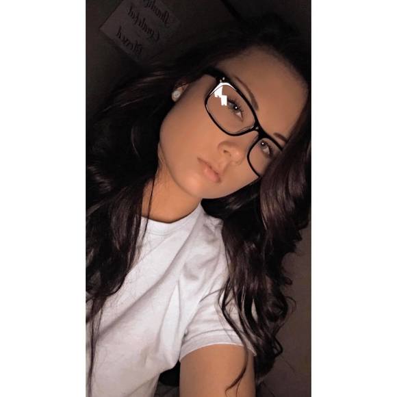 Profile Picture of Harley Yeary (@queenna05) on Poshmark