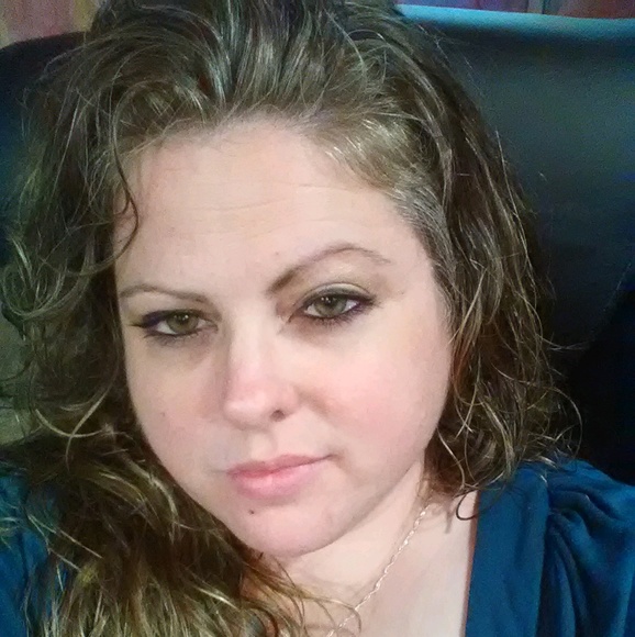 Profile Picture of Melissa Goetsch (@melissagoetsch1) on Poshmark