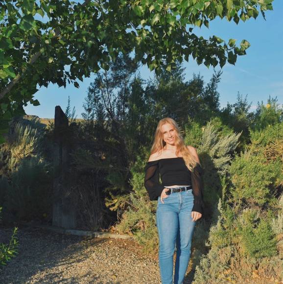 Profile Picture of Adara Ash (@adaraash_) on Poshmark