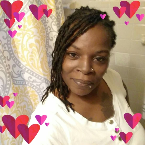 Profile Picture of Anita Lusk (@sweets44) on Poshmark