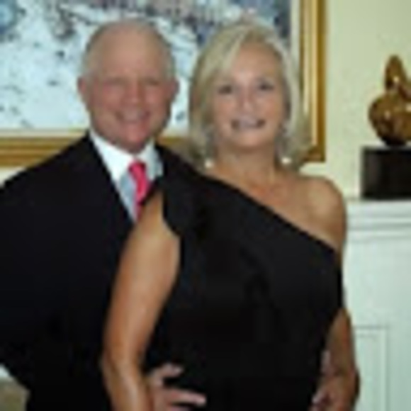 Profile Picture of Stephen Peck (@peck1107) on Poshmark