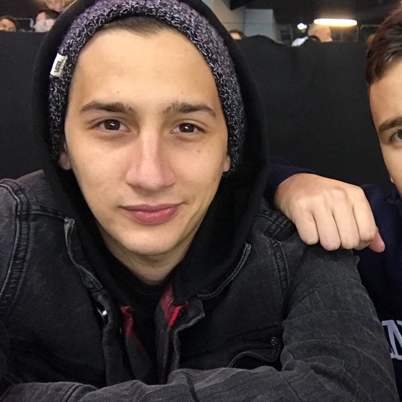 Chris Bellore - Poshmark Profile Picture of Chris Bellore (@chrisbellore) on Poshmark