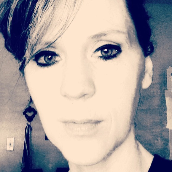 Profile Picture of Angie Bash (@bashmama5) on Poshmark