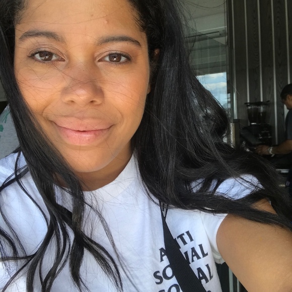 Profile Picture of Paula Lugo (@pblugoz) on Poshmark
