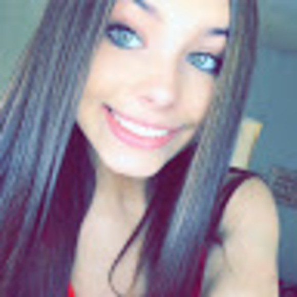 Bethanie Dillinger - Poshmark Profile Picture of Bethanie Dillinger (@bethanienicole7) on Poshmark