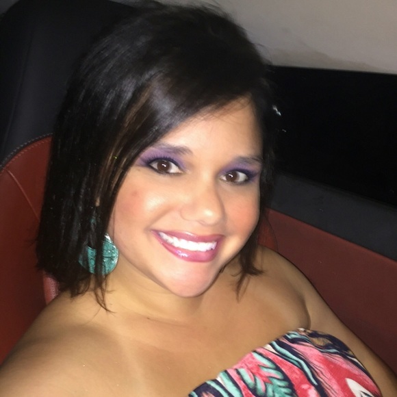 Profile Picture of Amber Cumbee (@cumbeea87) on Poshmark