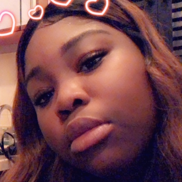 Profile Picture of Mya Dennie (@myarennae) on Poshmark