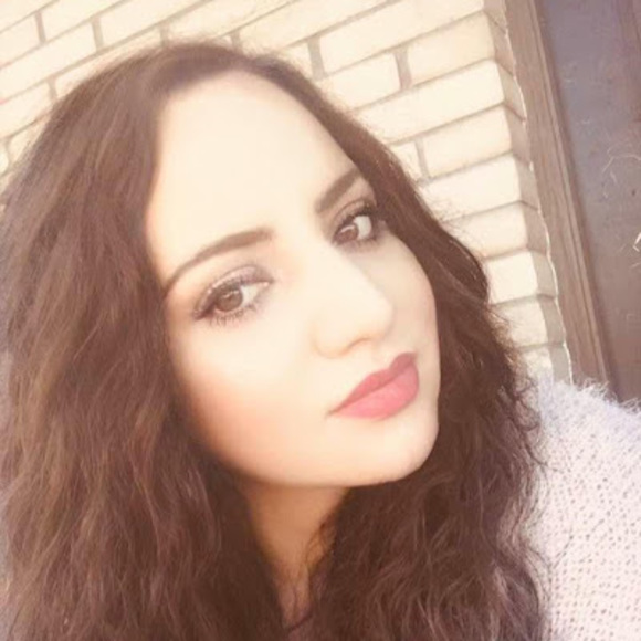 Profile Picture of Erzebet Grijalva (@erzebet2012) on Poshmark