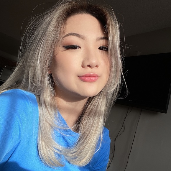 Profile Picture of Wendy Zhu (@wendy_zhu) on Poshmark