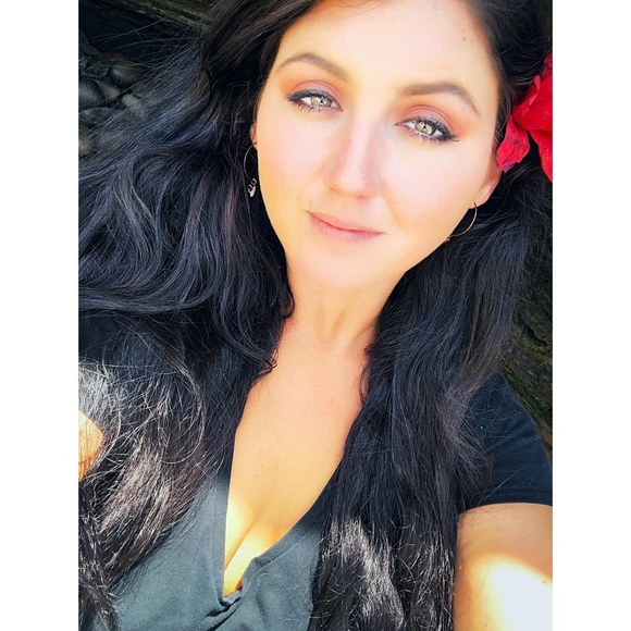 Profile Picture of Lizzy Davis (@lateda22) on Poshmark