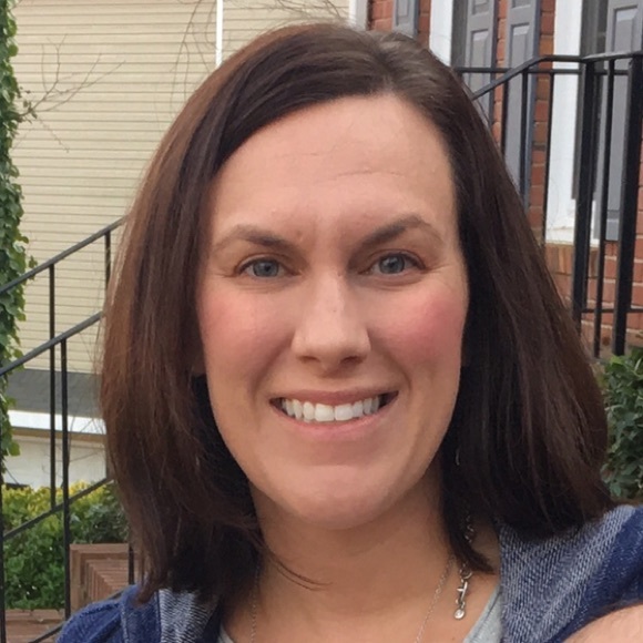 Profile Picture of Lisa Andrzejewski maderer (@madererl) on Poshmark