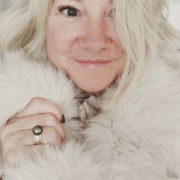 Profile Picture of Sadie Agueda (@sadiestuff) on Poshmark