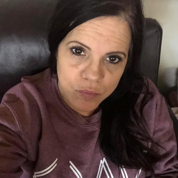 Profile Picture of Tonya Hakes (@tonyahakes) on Poshmark