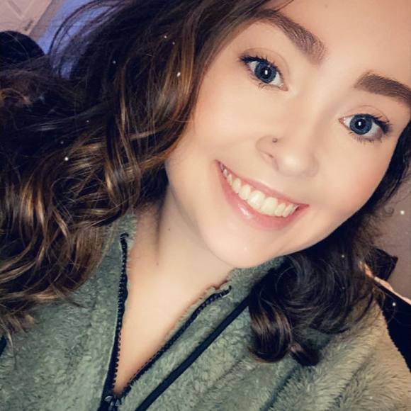 Profile Picture of Jenna Cumpston (@jennaaabooo15) on Poshmark