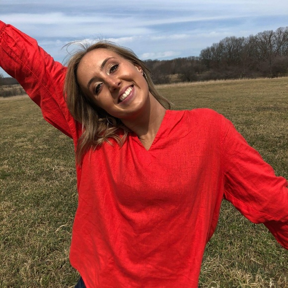 Profile Picture of Sarah Koning (@koningsar) on Poshmark