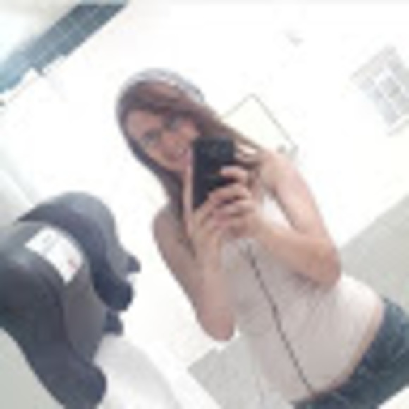 Profile Picture of Brandie Boger (@brandieboger) on Poshmark