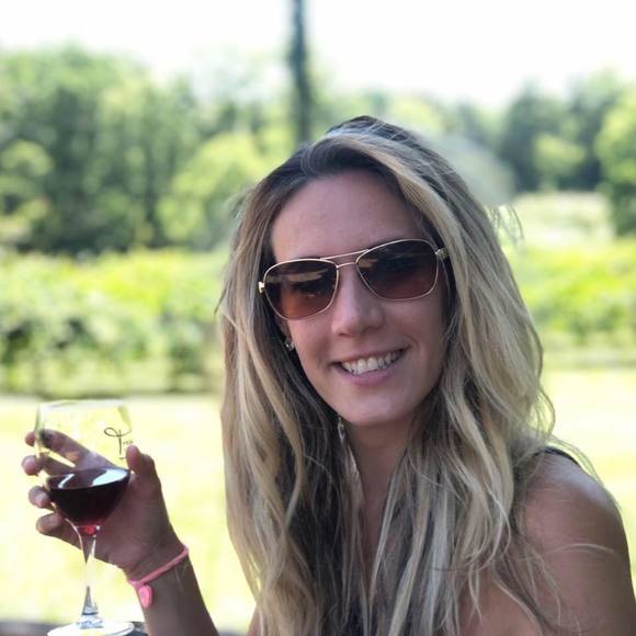 Profile Picture of Amy Giesey (@swiechal) on Poshmark