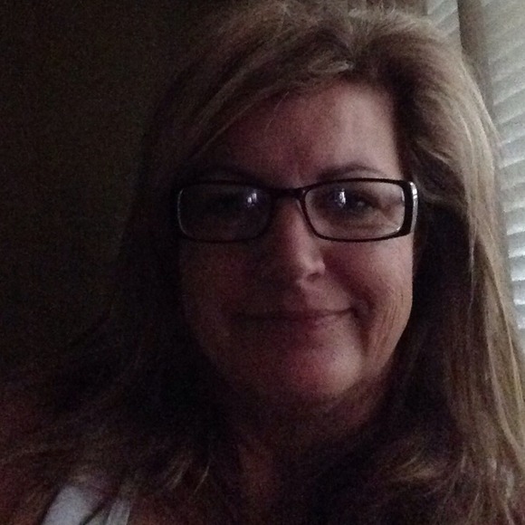 Profile Picture of Mary Baccellieri (@marybacc) on Poshmark