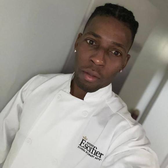 Profile Picture of Mario Bellevue (@marvue) on Poshmark