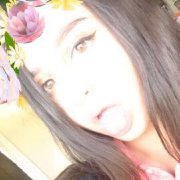 Profile Picture of Hannah Moraga (@hannahmoraga8) on Poshmark