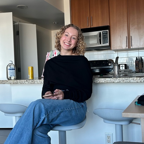 Profile Picture of Larry Cobb (@ilariacobb) on Poshmark