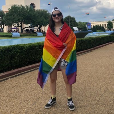 Profile Picture of Julia Holloway (@_j_holla) on Twitter