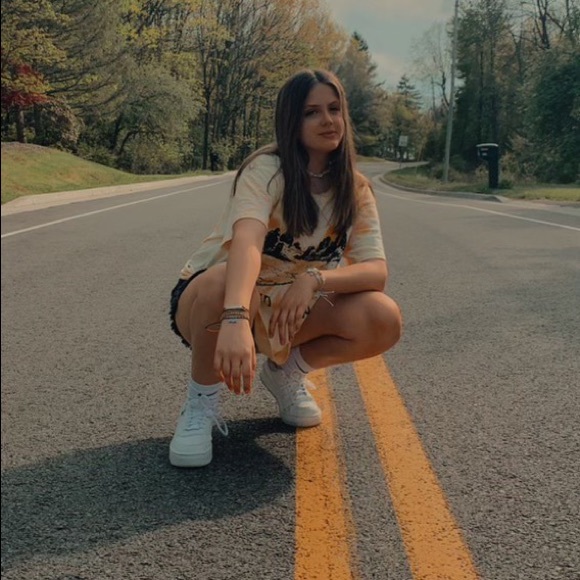 Profile Picture of Sylvie Warnett (@sylvies_closet) on Poshmark