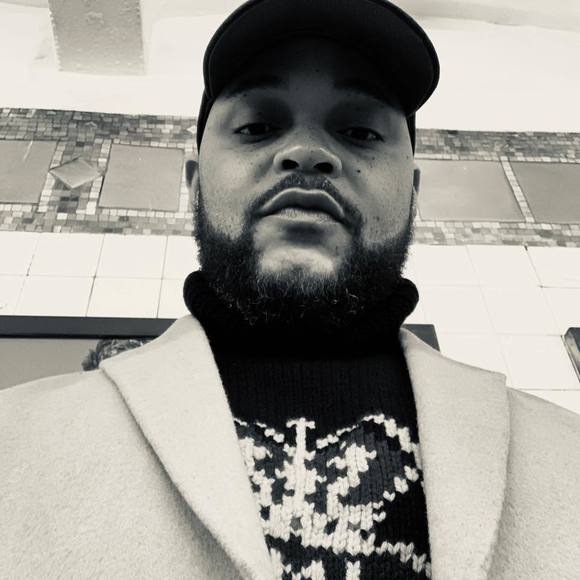 Profile Picture of Michael Lamarre (@minkis67) on Poshmark