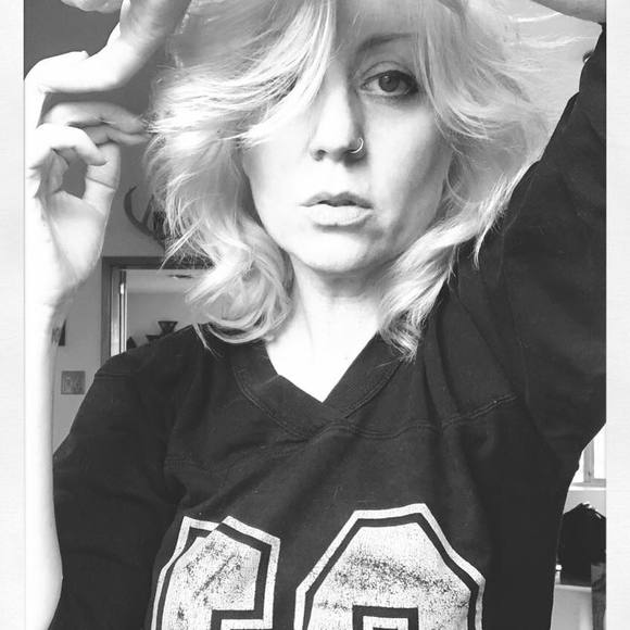 Profile Picture of Karen Schultz (@girlschool) on Poshmark