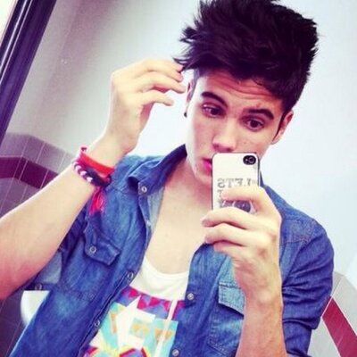 Profile Picture of Clinton Cave (@CaveClinton) on Twitter