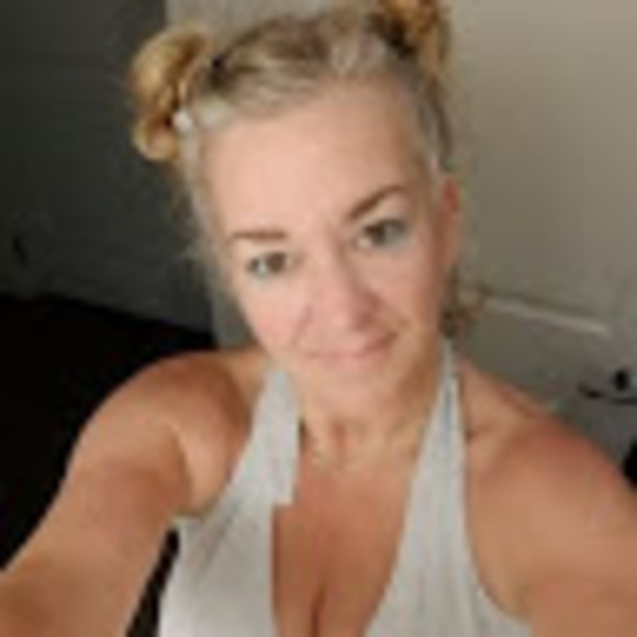 Profile Picture of Christy Reichert (@christyann1170) on Poshmark