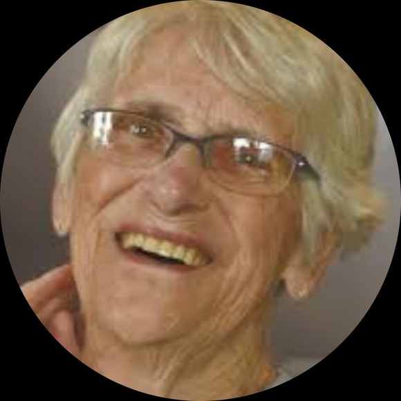 Profile Picture of Joyce Murphy (@lhmdfnk) on Poshmark