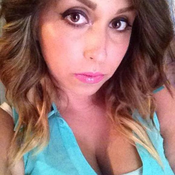 Profile Picture of Crissy Angeles (@yariulisophia09) on Poshmark