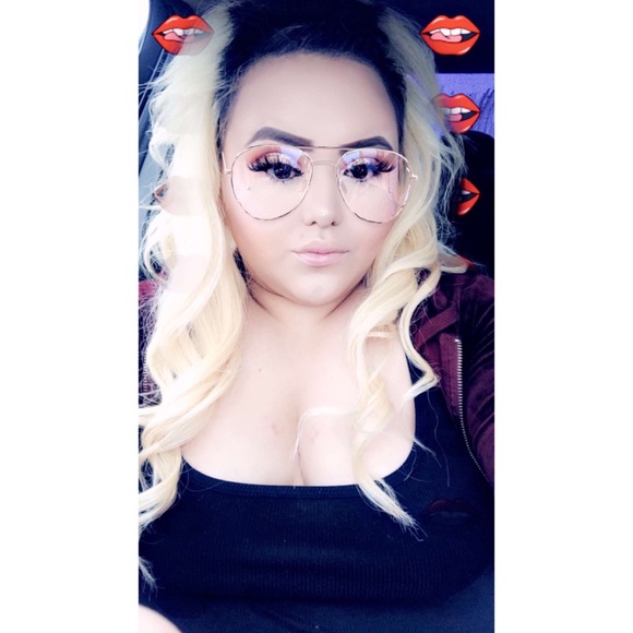 Profile Picture of Isabel Barron (@iszieb) on Poshmark