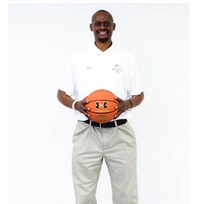 Profile Picture of Coach Chris (@CoachChrisF22) on Twitter