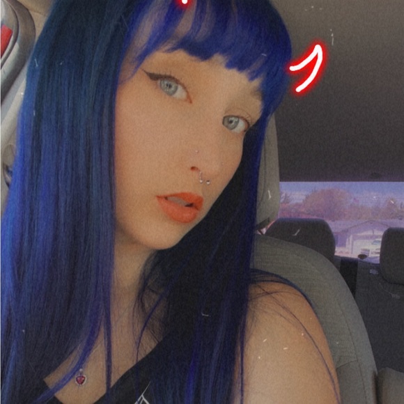 Profile Picture of Bella Cersosimo (@bellacersosimo) on Poshmark