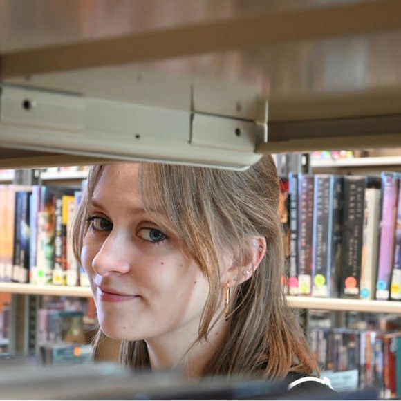 Profile Picture of Genesis Pearson (@genesispears506) on Poshmark