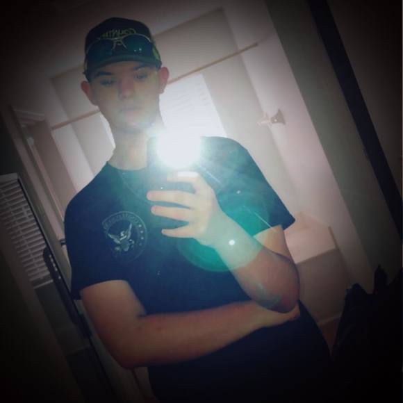 Profile Picture of Tyler Danter (@tyler9048) on Poshmark