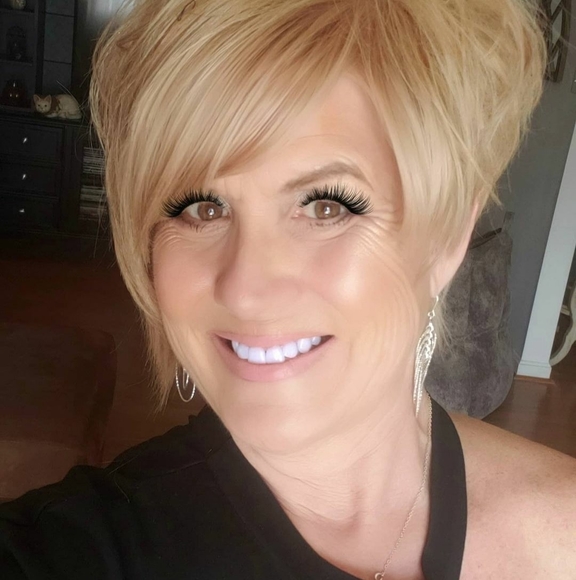 Profile Picture of Kathy Dunn (@happygirl49) on Poshmark