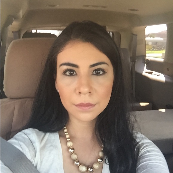 Profile Picture of Denisse Jimenez (@djimenez_0046) on Poshmark