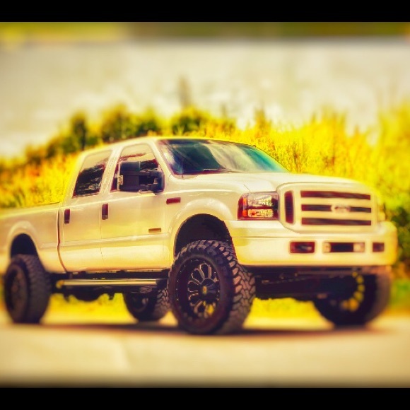 Profile Picture of Andrew Garneau (@garneau27) on Poshmark