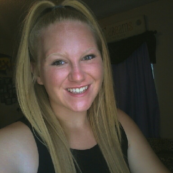 Profile Picture of Lexi Blasingame (@lexi_nb) on Poshmark