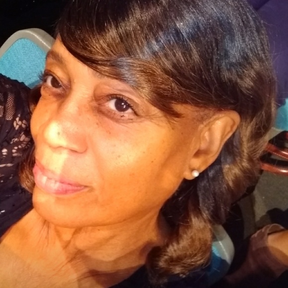 Profile Picture of Sheree Cook (@ivywear24) on Poshmark
