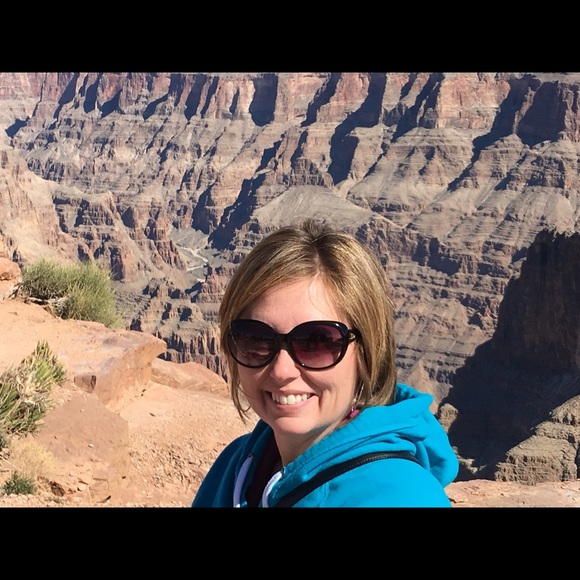 Profile Picture of Dawn Sylce (@buycrazy) on Poshmark