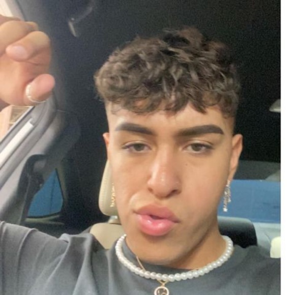 Profile Picture of Jacob Amesquita (@jacob_amesquita) on Poshmark