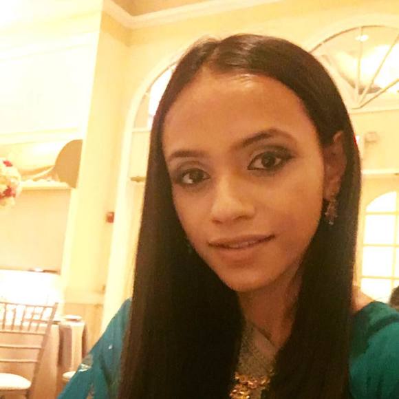 Profile Picture of Fayeza Hussain (@fayezahussain5) on Poshmark