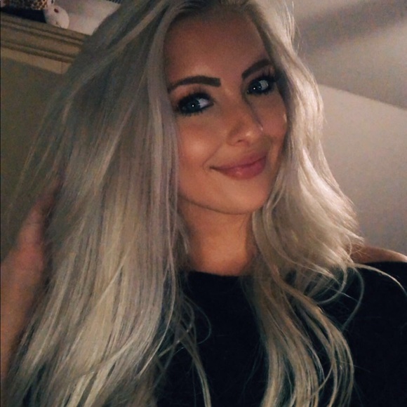 Profile Picture of Autumn Crosslin (@acrosslin) on Poshmark