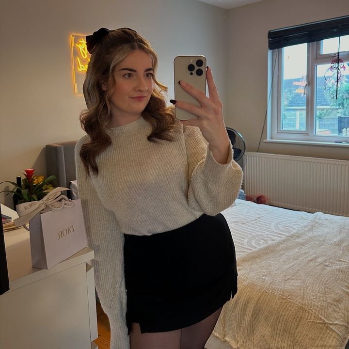Profile Picture of Ambs (@amberlouiseshoebridge) on Tiktok